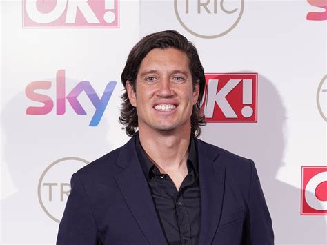  La Notte Infernale di Vernon Kay: Tradimenti, Reality Show e una Moglie Pugnace